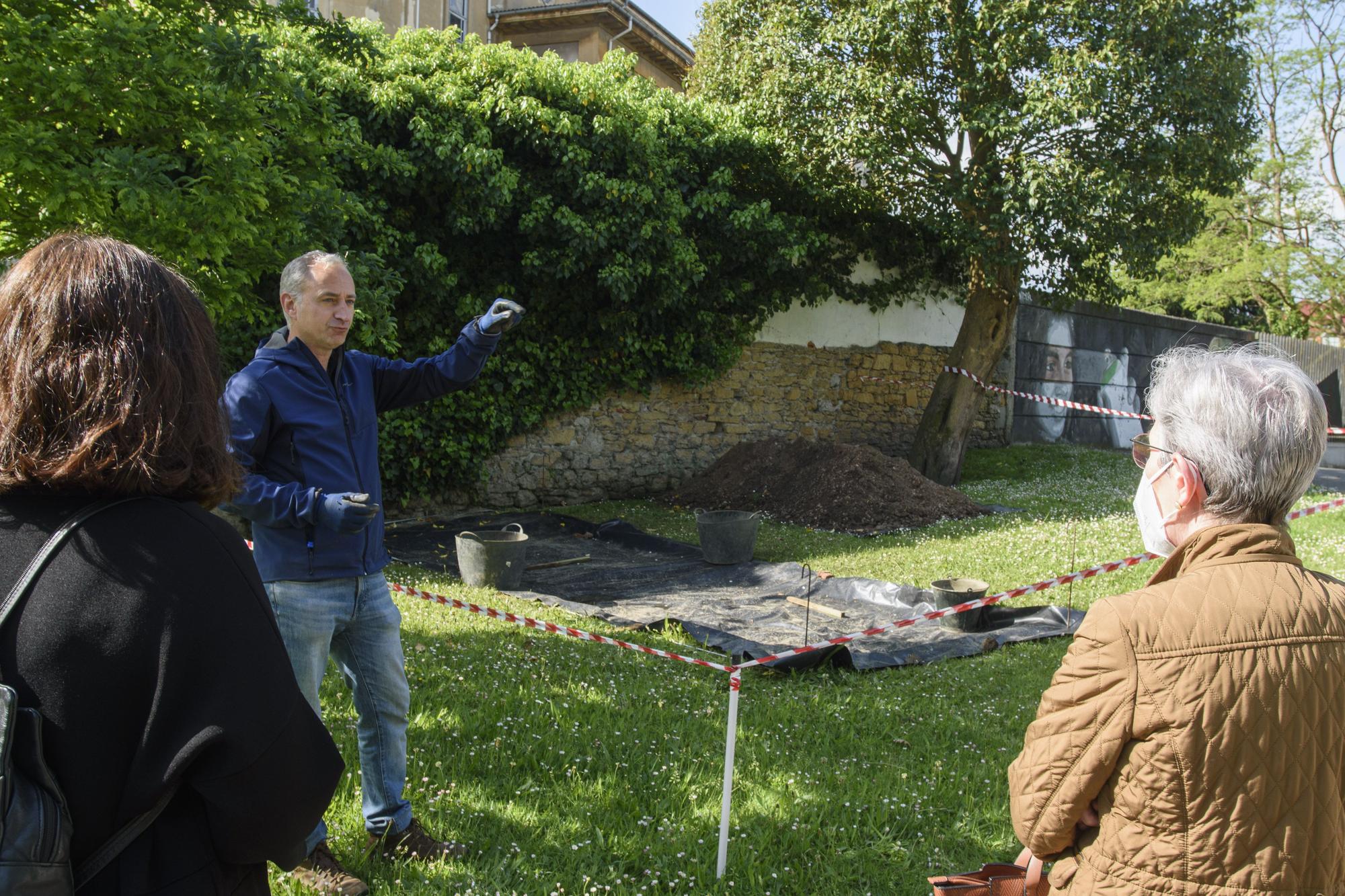 EN IMÁGENES: Así fue la primera visita guiada por los jardines de La Rodriga en Oviedo