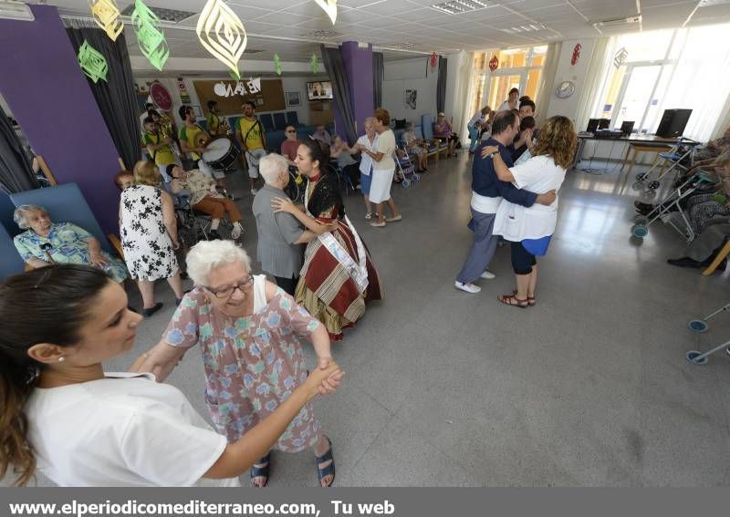 Visita residencia tercera edad y concurso de dibujo