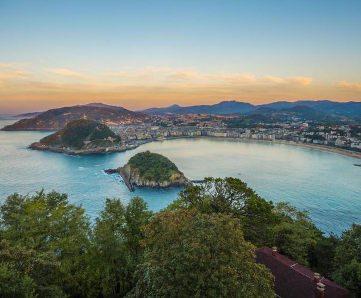 San Sebastián ofrece una oferta gastronómica y unos paisajes únicos. |ED/LOT