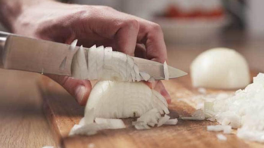 Trucos de cocina: Cómo cortar cebolla sin llorar