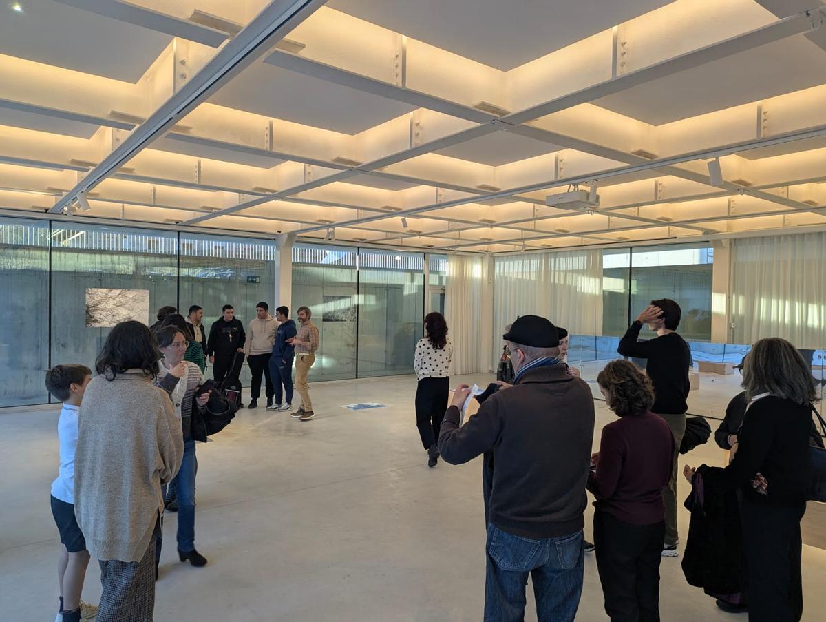 Asistentes a la actividad celebrada en la Central Artística de Bueño.