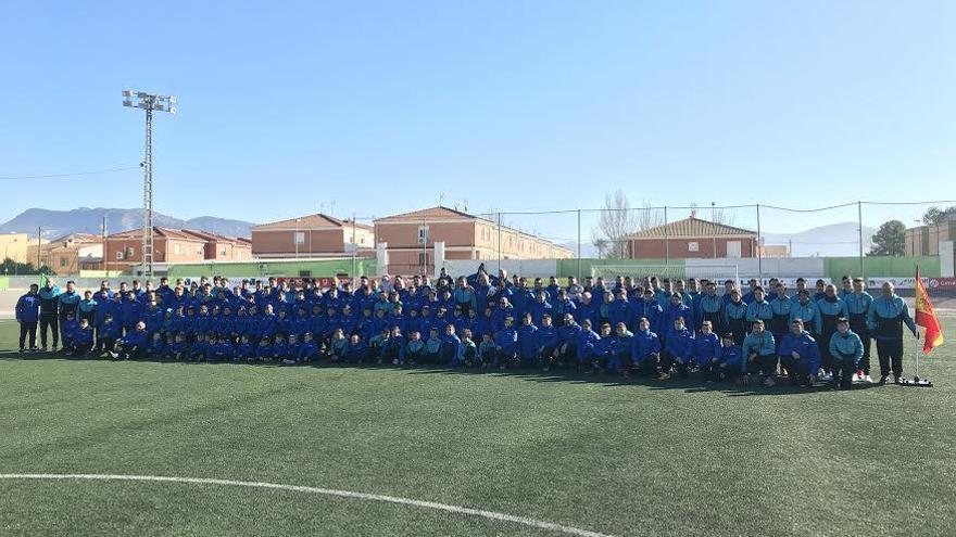 Todos los equipos formaron en el campo El Pardo.