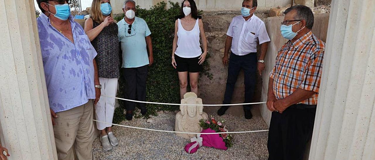 Una efeméride pasada por agua y sin gente