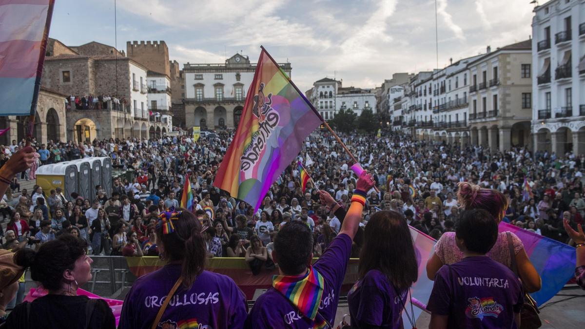 Así ha sido la manifestación del Orgullo LGTBI+ en Cáceres