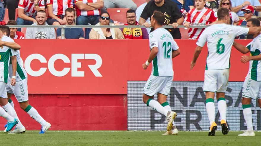 Los jugadores del Elche celebran el 0-2 que consiguió Danilo en Girona