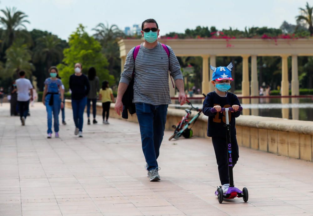 Los niños vuelven a llenar parques y calles