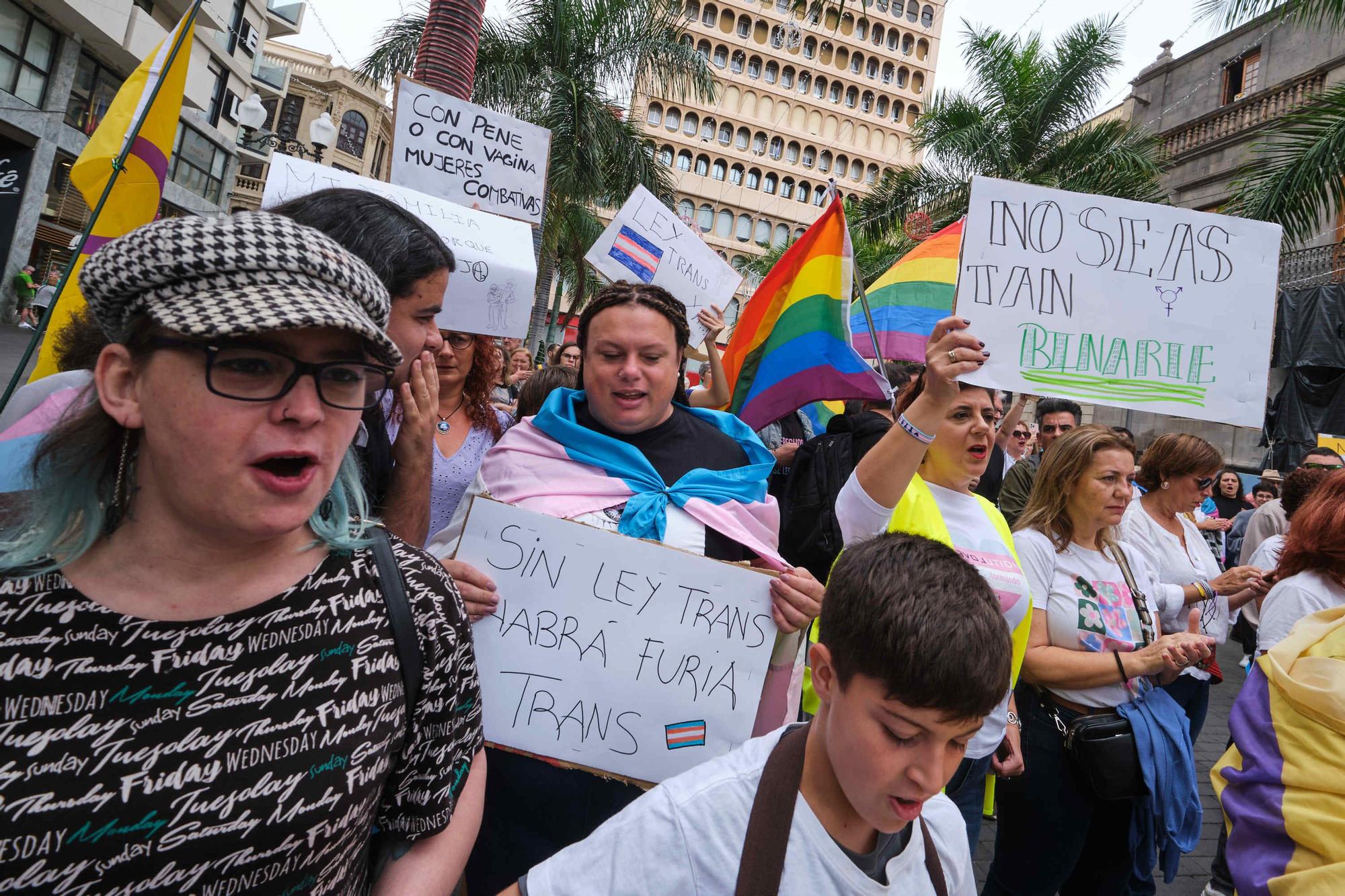 Concentración contra los recortes en las propuestas de Ley Trans en Santsa Cruz de Tenerife