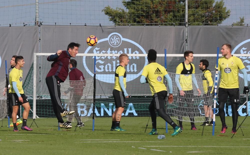 Eduardo Berizzo pone a punto a sus jugadores antes de la visita a Ipurua