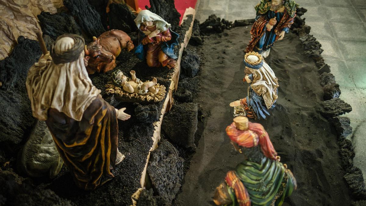 Un portal de belén volcánico en la iglesia de Tajuya