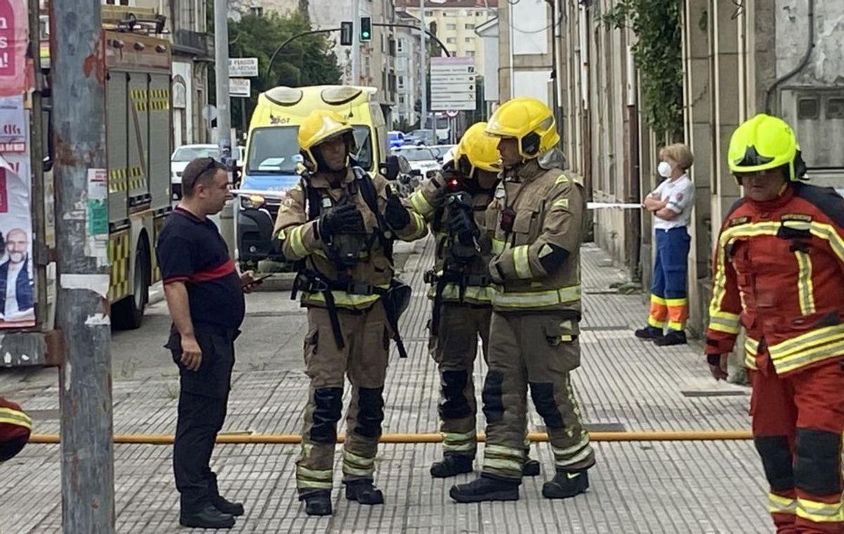 El fuego se propagó rápidamente por la planta superior del edificio debido a la fuerza del aire. | // FDV
