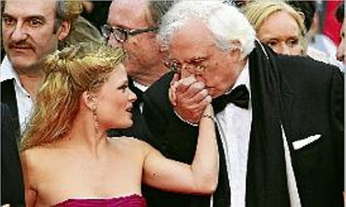 Bertrand Tavernier i l'actriu Melanie Thiery abans de la presentació.