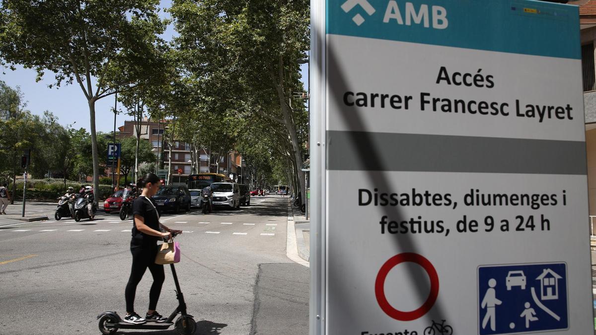 Entrada a la calle Francesc Layret de Badalona, en las cercanías de la plaza de la Vila