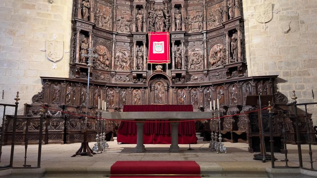 Fotogalería | Preparativos para la bajada de la patrona de Cáceres