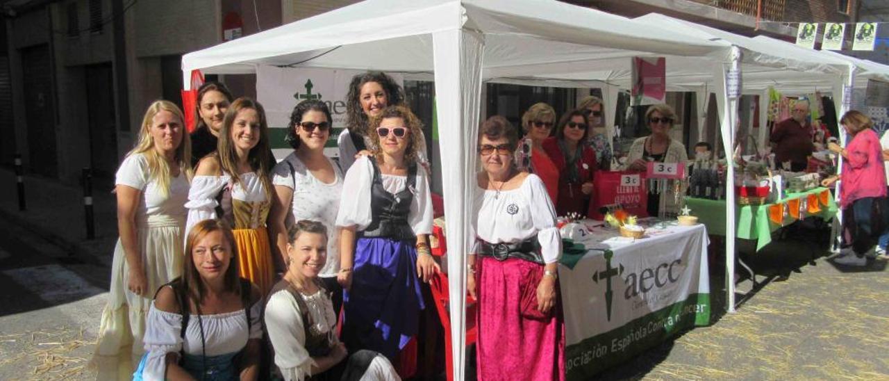 La falla Lauri Volpi organiza con gran éxito su VII Mercat Medieval Solidari