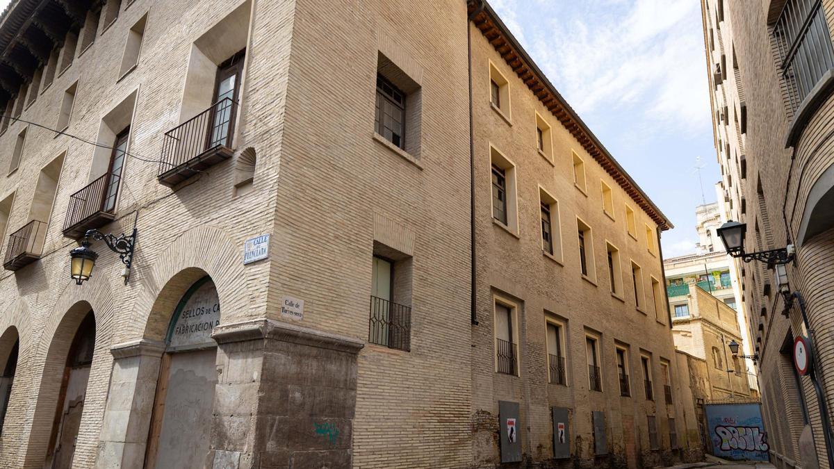 Estado actual del palacio de Fuenclara de Zaragoza, que podría reconvertirse en un hotel.