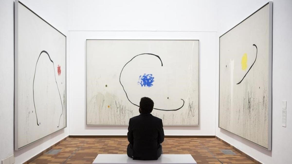 El tríptico 'La esperanza del condenado a muerte' (1974), que Miró terminó el día que murió Puig Antich, en una de las capillas de la renovada presentación de la colección permanente de la Fundació Miró.