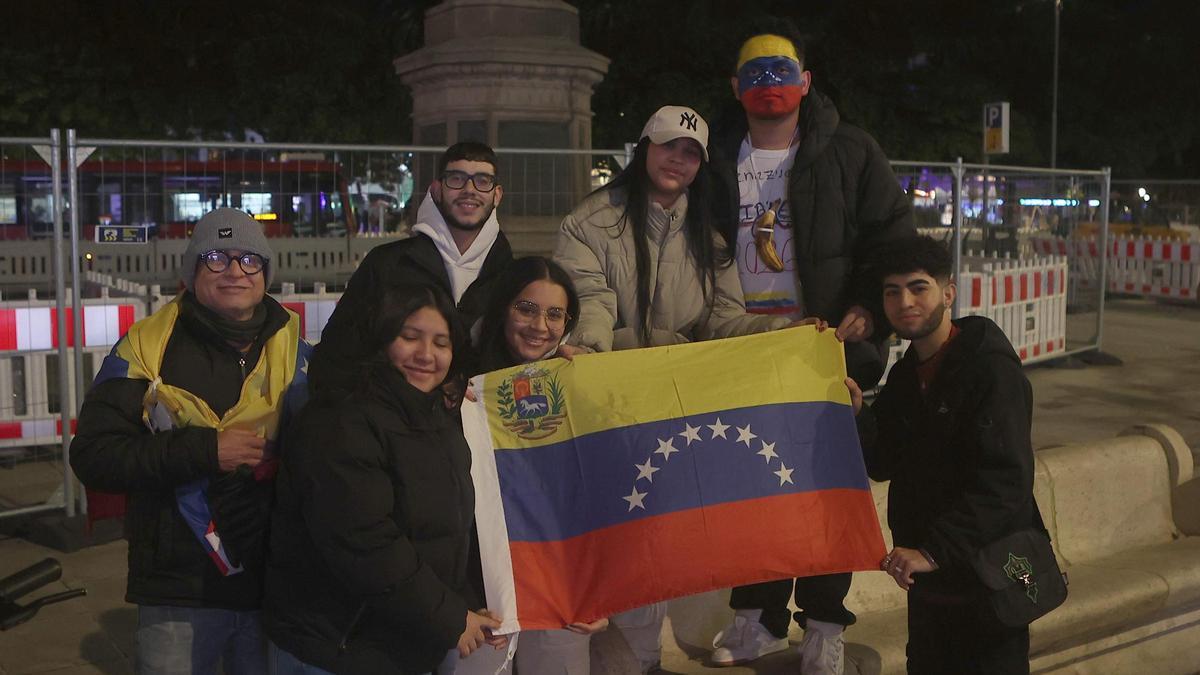 Algunos de los venezolanos concentrados este sábado en el Obelisco