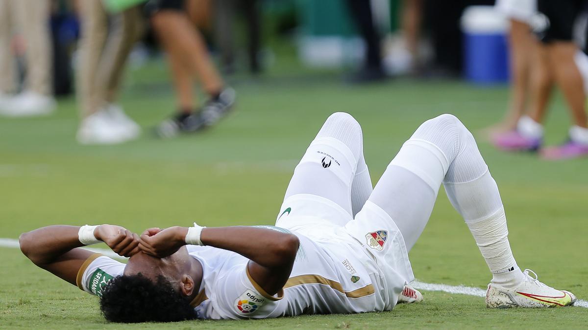 Los jugadores del Elche no lograron empatar el partido.