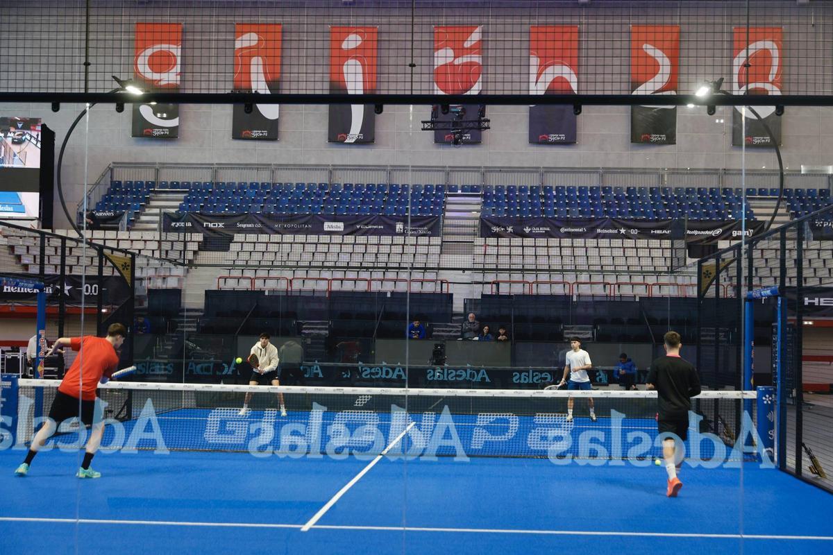 Todo listo en Gijón para disfrutar del mejor pádel internacional (en imágenes)