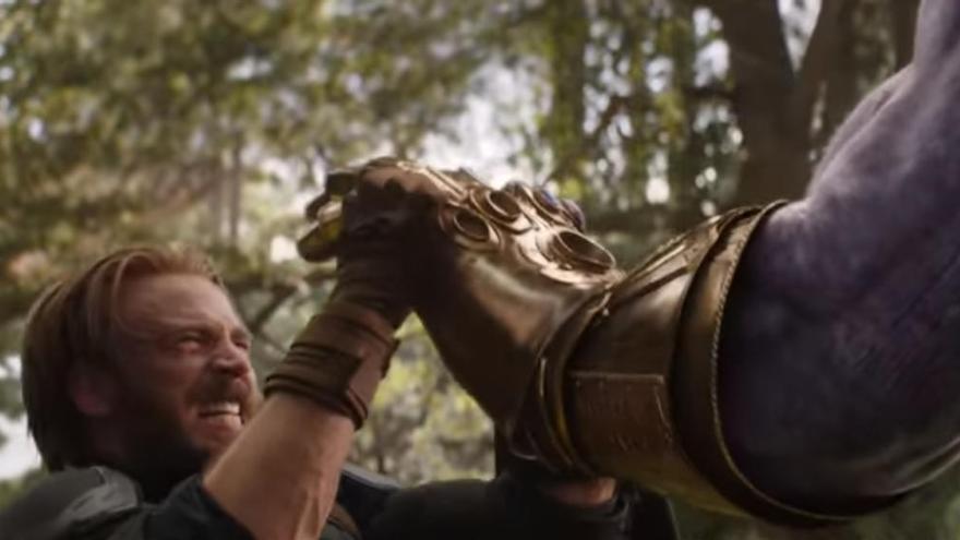 El Capitán América lucha contra Thanos en una imagen del tráiler.