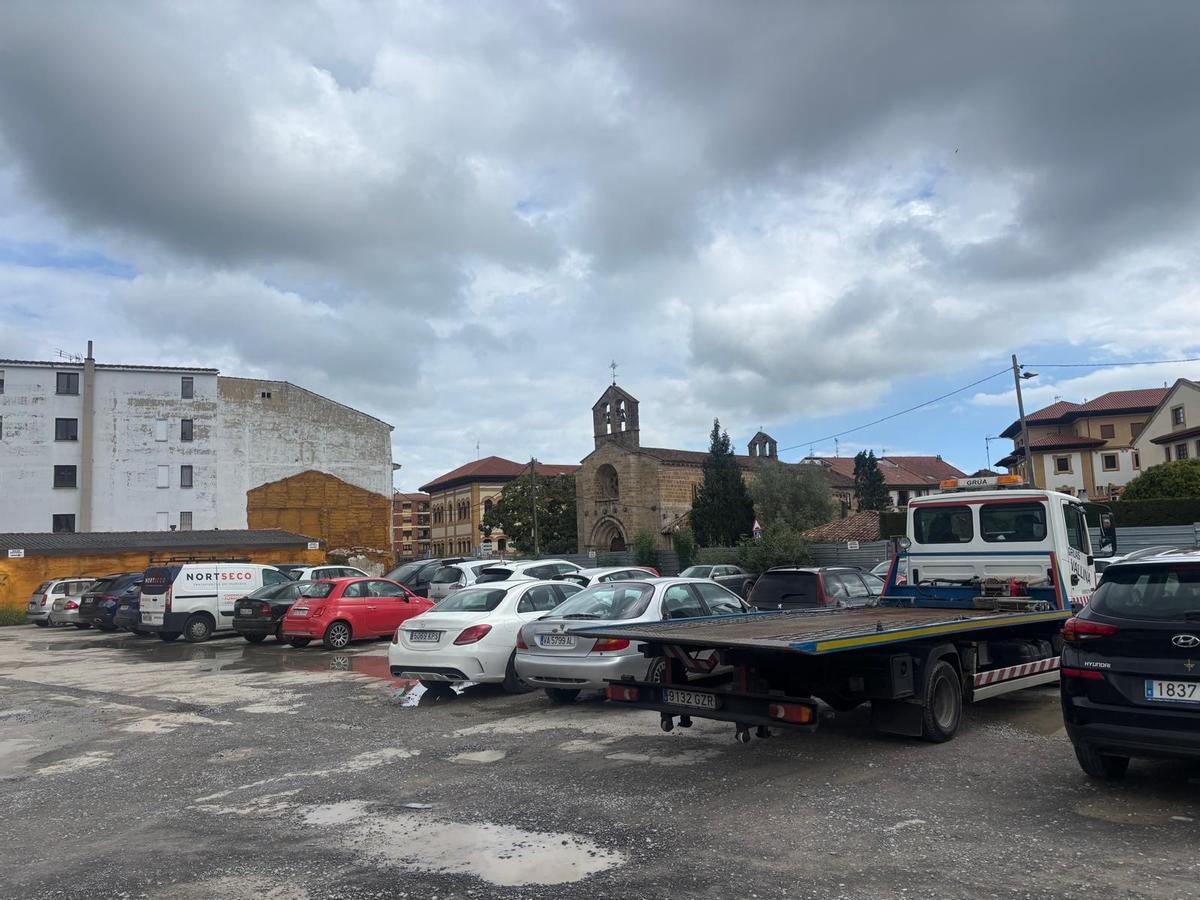 Aparcamiento provisional en el centro de la Villa.