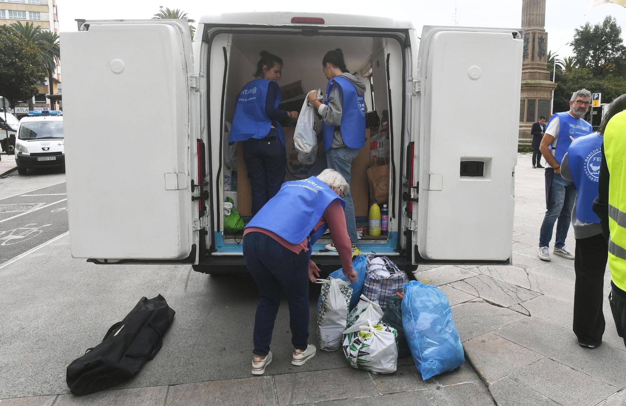 Donar Ropa Recogida De Ropa Usada Caritas Contenedor Caritas