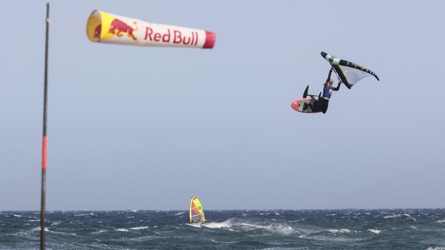 Las españolas vuelan por todo lo alto en el Mundial de Wingfoil