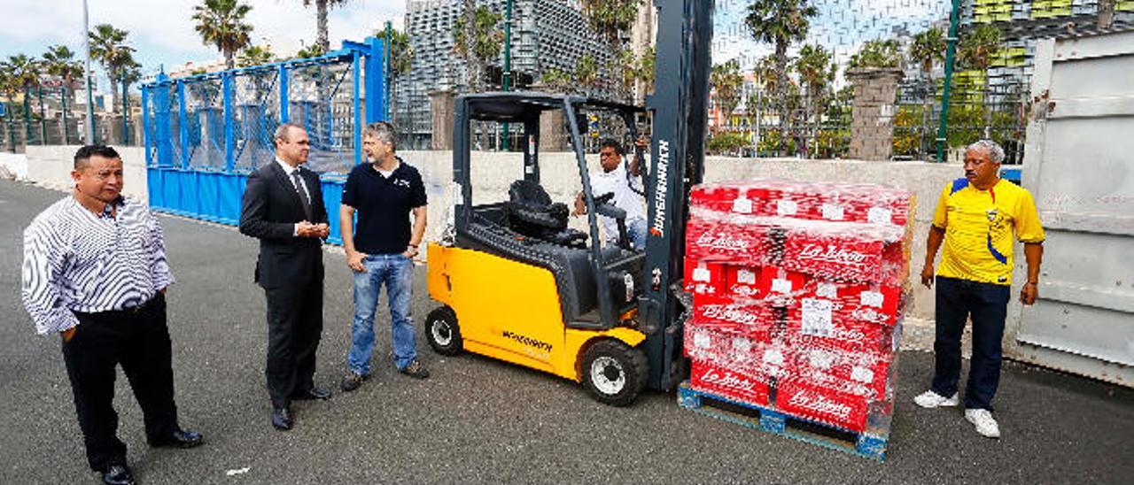 Ecuador recoge en la capital alimentos para los afectados por el terremoto