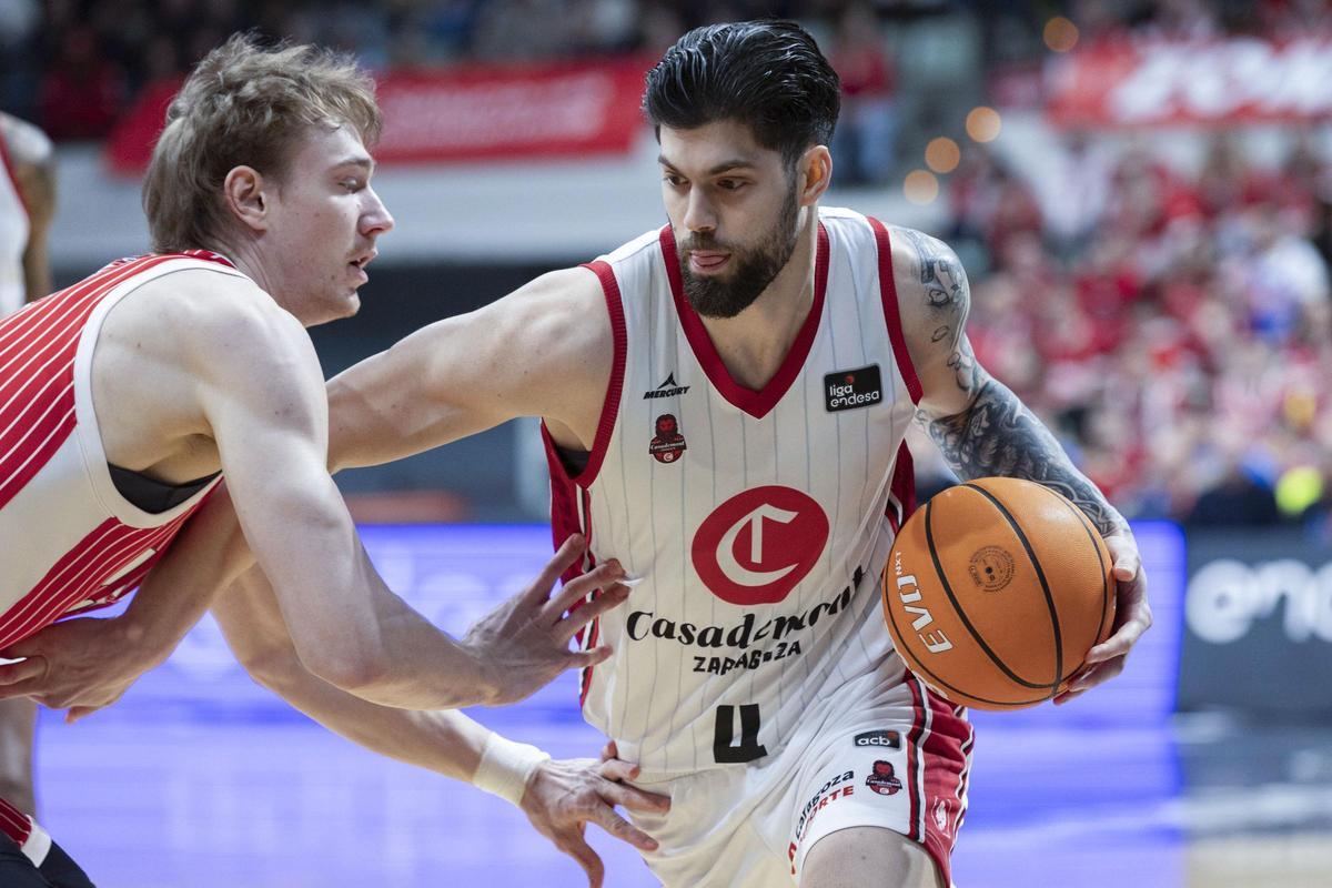 Yusta, en una acción del duelo de este domingo en Murcia