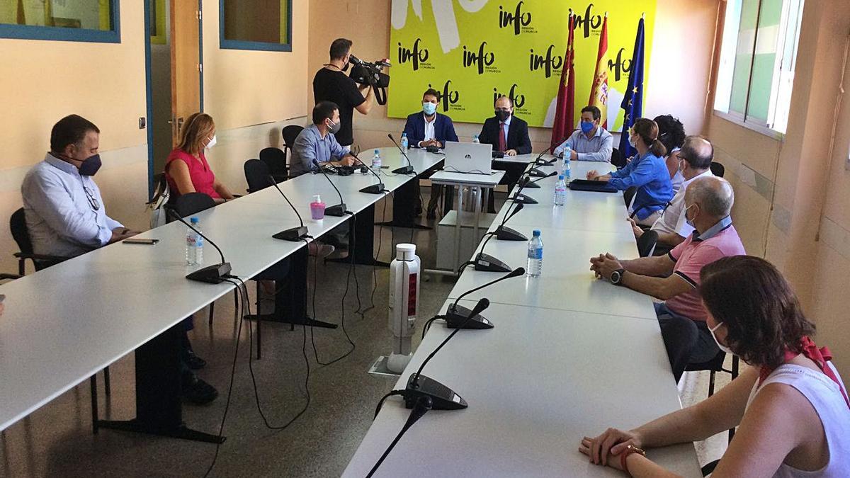 Representantes del sector turístico, ayer en el INFO. | CARM