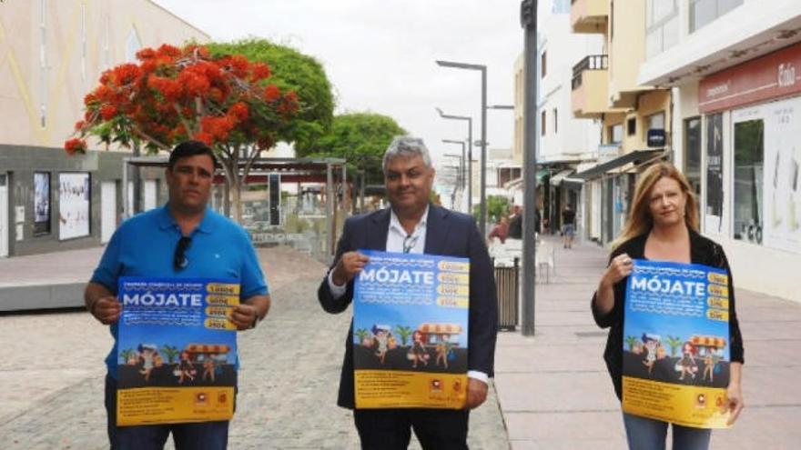 José Juan Herrera, izquierda, y el alcalde Juan Jiménez, en una presentación