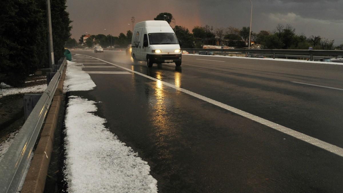 Furgoneta por carretera