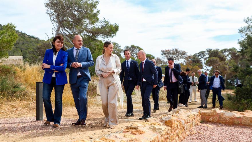 La política pitiusa, a debate en un antiguo asentamiento fenicio de Ibiza