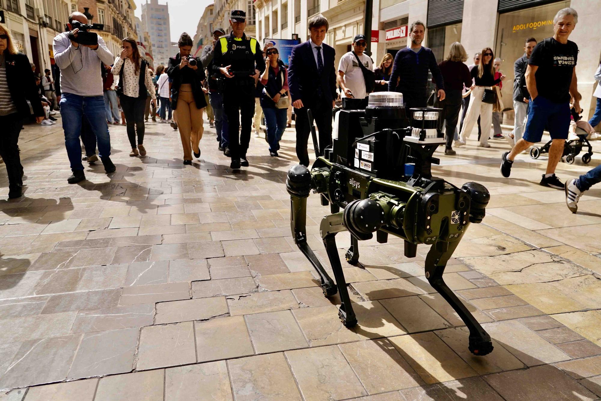 Demostración de los perros robot que se probarán para patrullar en Málaga.