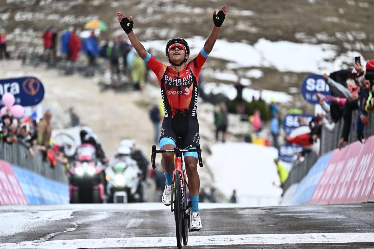 Longarone (Italy), 26/05/2023.- Colombian rider Santiago Butrago Sanchez of Bahrain Victorious wins the 19th stage of the Giro d’Italia 2023 cycling tour, over 183km from Longarone to Tre Cime di Lavaredo, Italy, 26 May 2023. (Ciclismo, Bahrein, Italia) EFE/EPA/LUCA ZENNARO