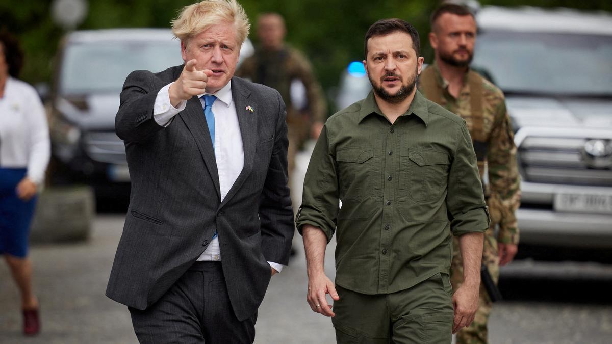 Boris Johnson y Volodomir Zelenski.