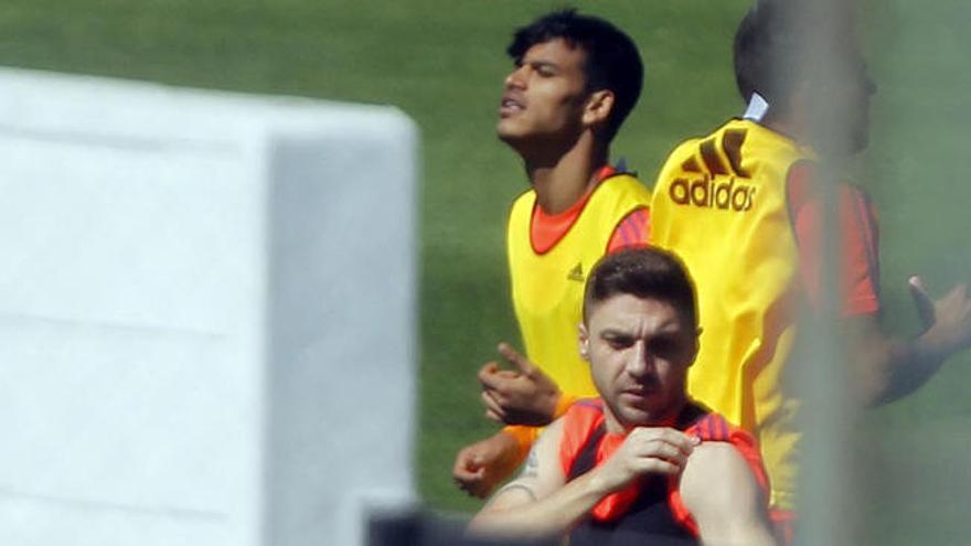 Entrenamiento del Valencia a puerta cerrada.