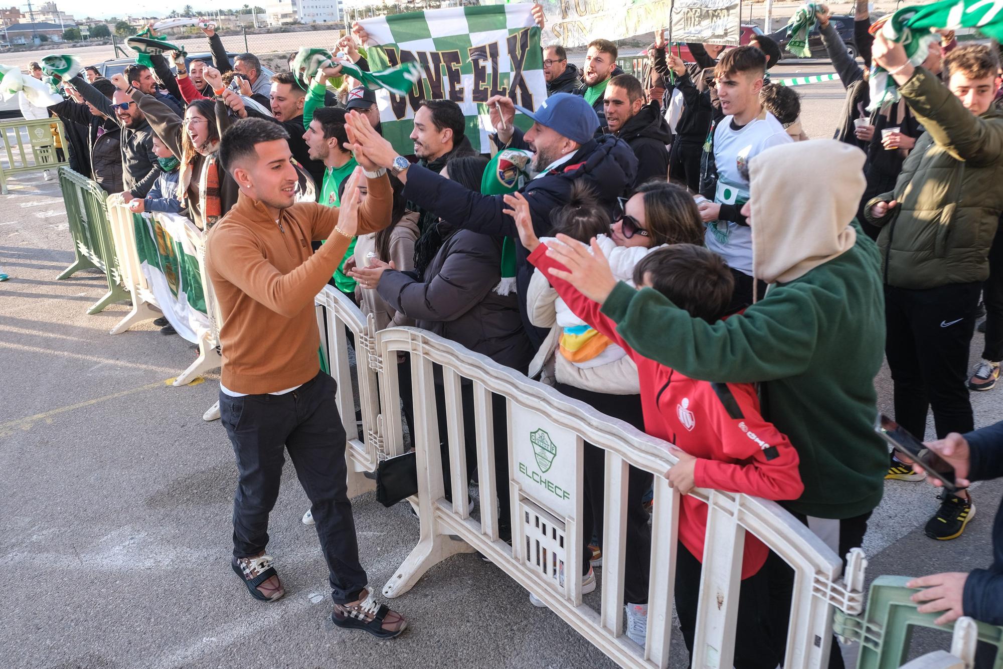 Así ha despedido la afición del Elche CF a la plantilla en su partida hacia Sevilla