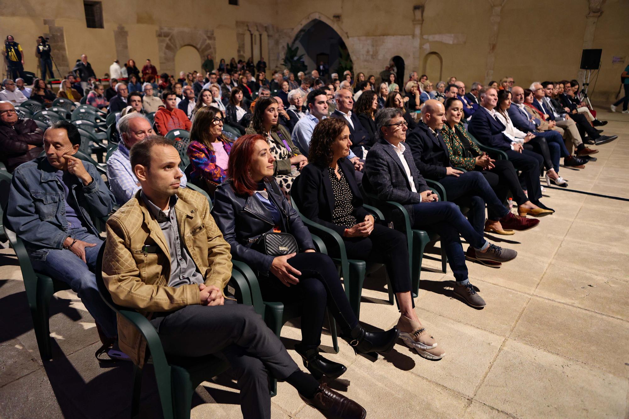 Cocentaina inicia la cuenta atrás para la Fira de Tots Sants con el descubrimiento del cartel