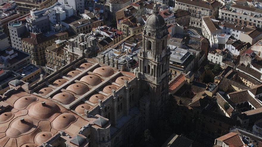 El tejado de la Catedral está desnudo, es la quinta fachada del templo, por donde se filtra el agua de la lluvia.