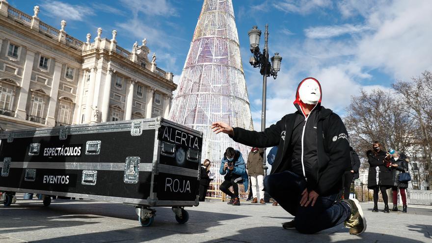 Un trabajador de la cultura en una manifestación en Madrid.