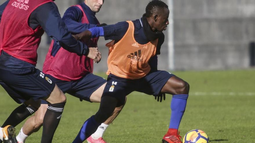 Yeboah, extremo del Oviedo: &quot;Hay que aportar tanto en ataque como en defensa&quot;