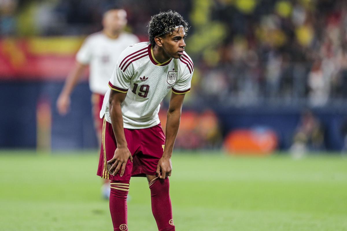Lamine Yamal, durante el partido de España contra Serbia