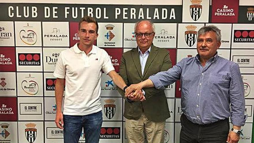 Albert Carbó, Miquel Llobet i Nitus Santos, el dia de la presentació del nou entrenador.