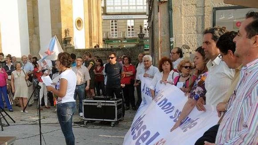 Una portavoz de Anedia participó en la protesta del jueves.  // R. V.
