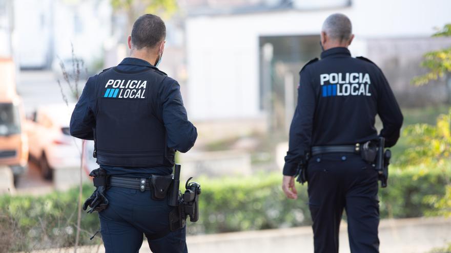 Un joven golpea a otro con una cadena durante una pelea en Ibiza