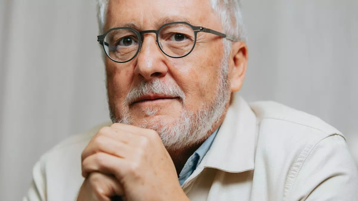 Héctor Abad Faciolince, escritor: "Hay algo en el corazón humano que a veces desea un padre autoritario y eso es atroz"