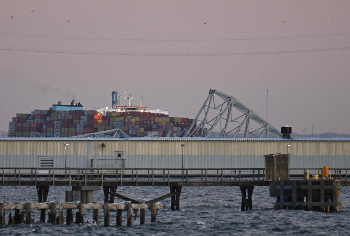 Un barco carguero  impacta contra el puente Francis Scott Key en Baltimore