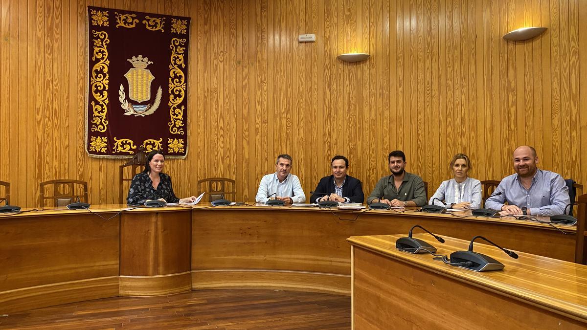 Reunión de Aemon con la alcaldesa, Amparo Orts y el concejal, Martín Pérez.