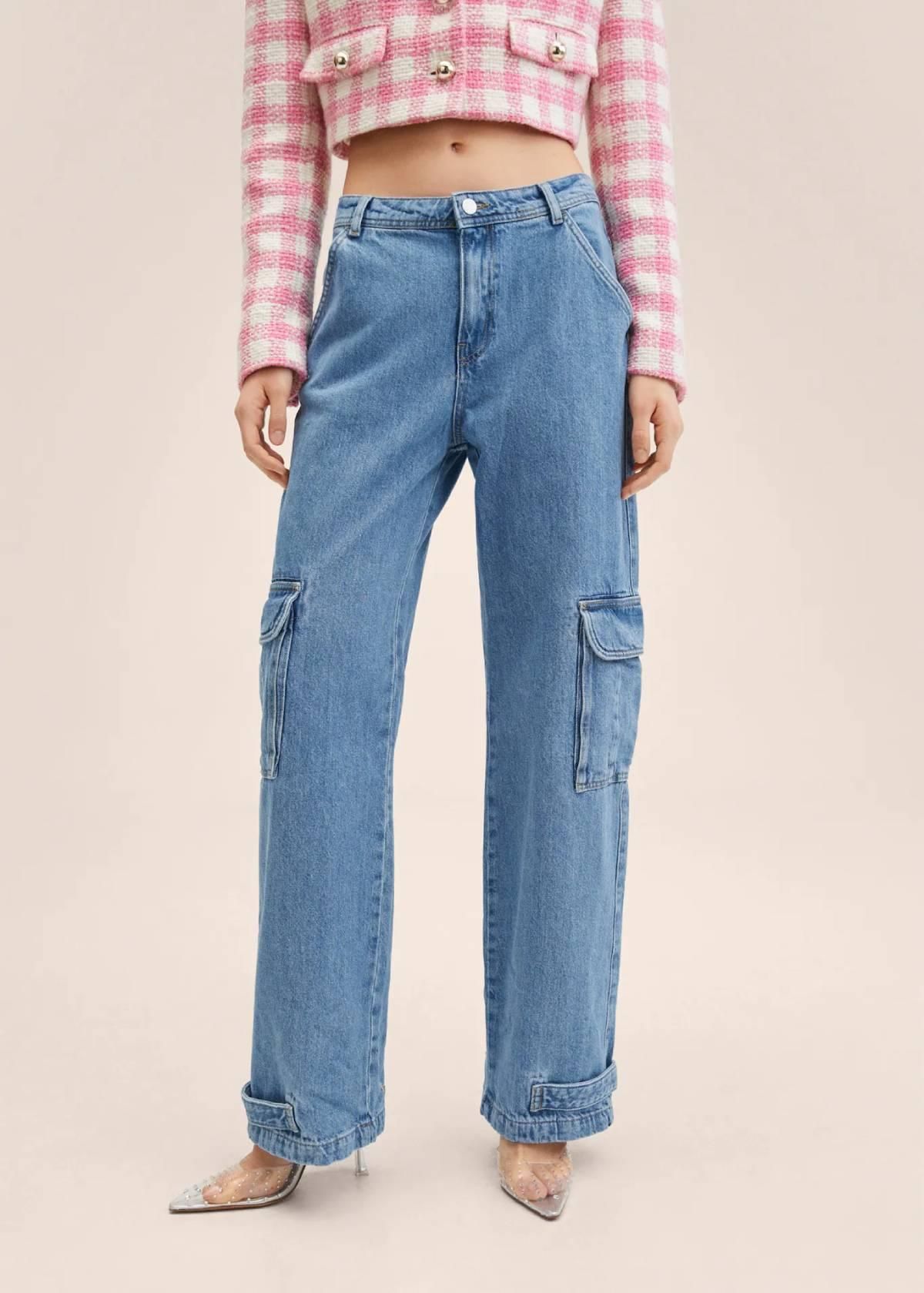 Pantalones vaqueros estilo cargo de Mango